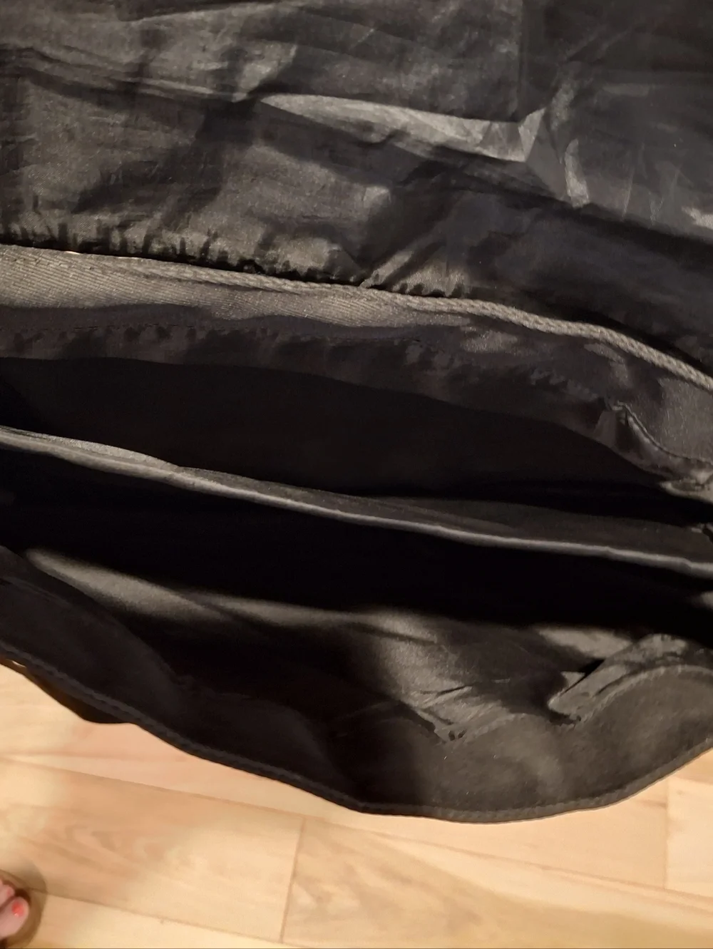 Kenneth Cole Black Canvas Suede Accent Messenger Bag Laptop Cross Body EUC
